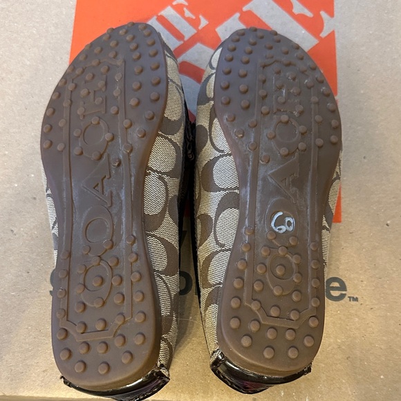 Coach - Picture 3 of 6